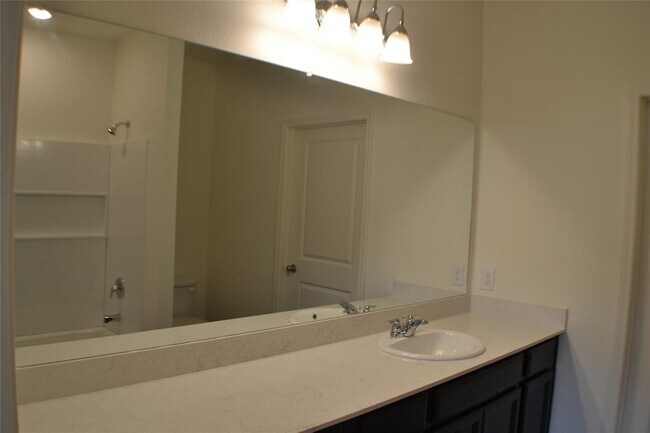 Foto del edificio - 824 Cedar Elm Dr