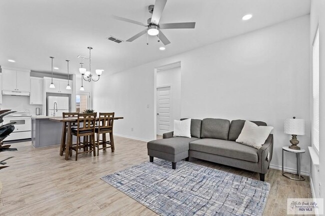 Foto del edificio - 422 Arroyo Ln