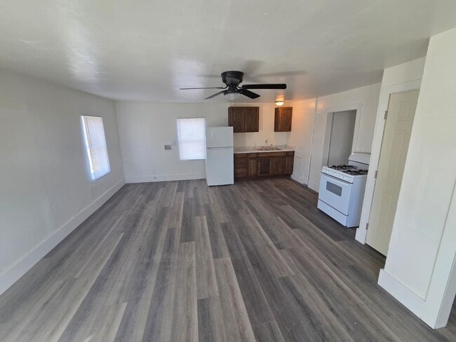 Building Photo - 616 10th St