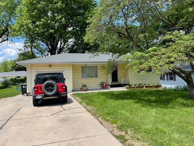 Building Photo - 2710 S 48th Ave