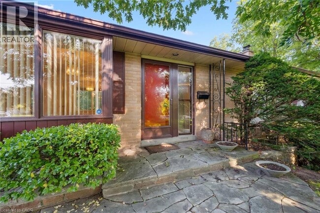 Building Photo - 1095 Linbrook Rd