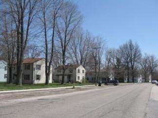 Building Photo - 8998-9008 Maple Grove Rd
