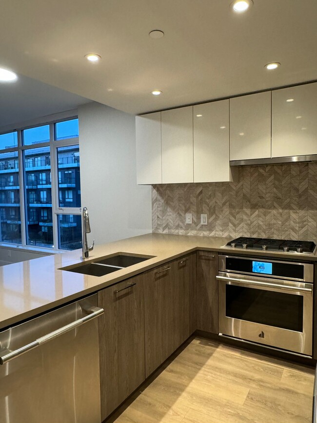 Building Photo - 8570 Rivergrass Dr