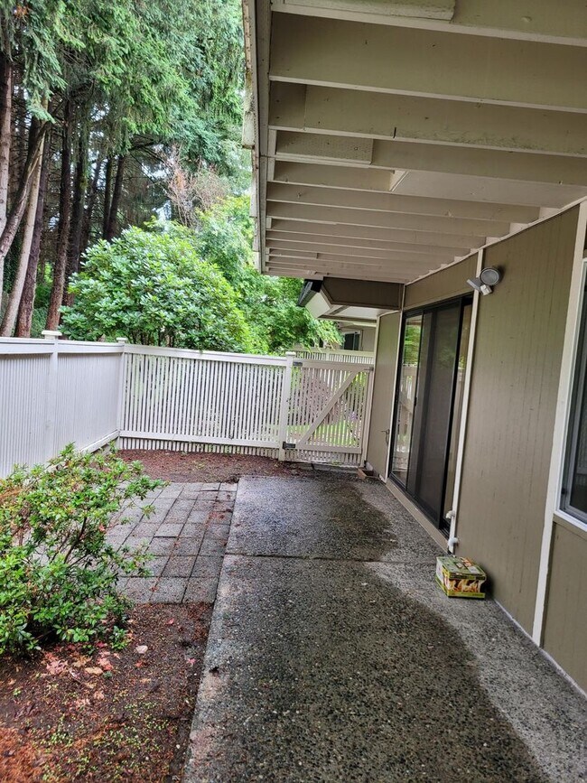 Building Photo - 2 Bed 2 Bath Condo in the Village