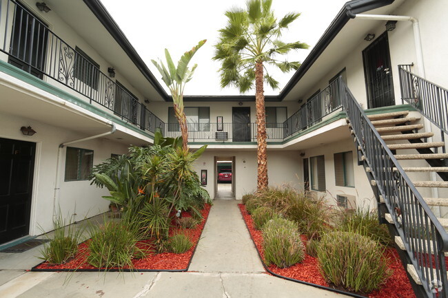 Building Photo - Walnut Street Apartments