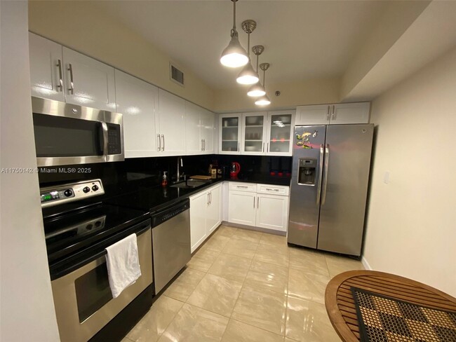 Building Photo - 3600 Mystic Pointe Dr