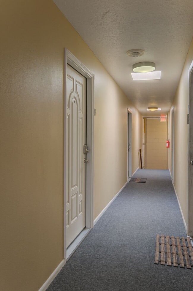 Building Photo - Amazing One Bedroom in Highly Desired Nob ...