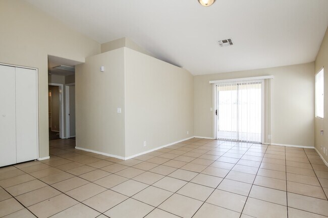 Foto del edificio - 2031 N 83rd Dr