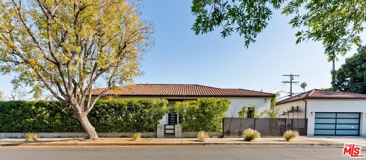Foto principal - 5059 Hesperia Ave