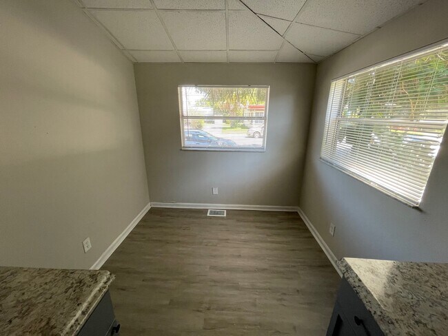 Photo - 522 W Mabbette St Townhome