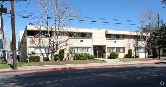 Building Photo - 15405 Vanowen St