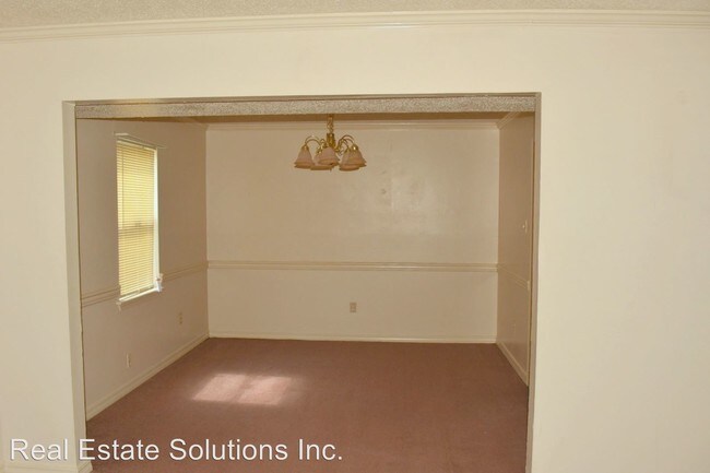 Building Photo - 921 Glastonbury Cir