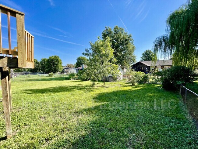 Foto del edificio - 905 SW Foxtail Dr