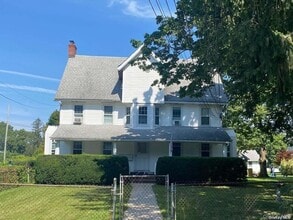 Building Photo - 245 Scudder Ave