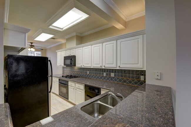 Building Photo - Adorable  2bed/2bath Townhome in a quiet c...