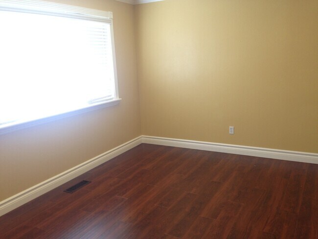 Foto del edificio - Beautiful 4 Bed Townhome in Holladay