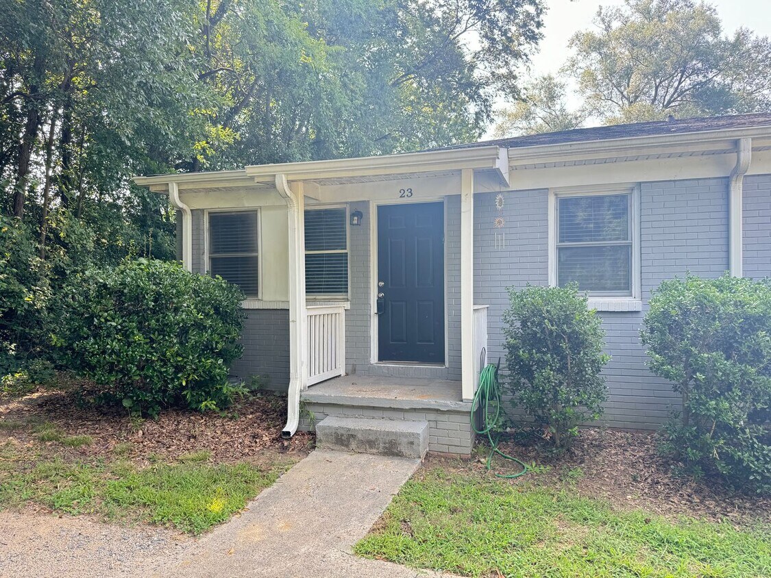 Primary Photo - 2Bed/1Ba Duplex close to Downtown Concord ...