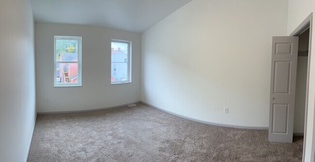 Building Photo - Millvale House