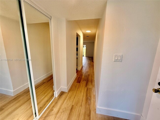 Foto del edificio - 617 NW 10th St