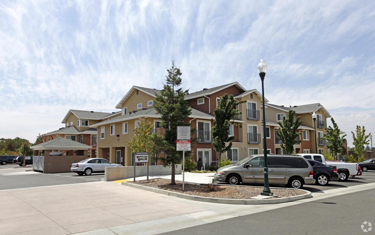 Foto del edificio - Windsor Redwoods