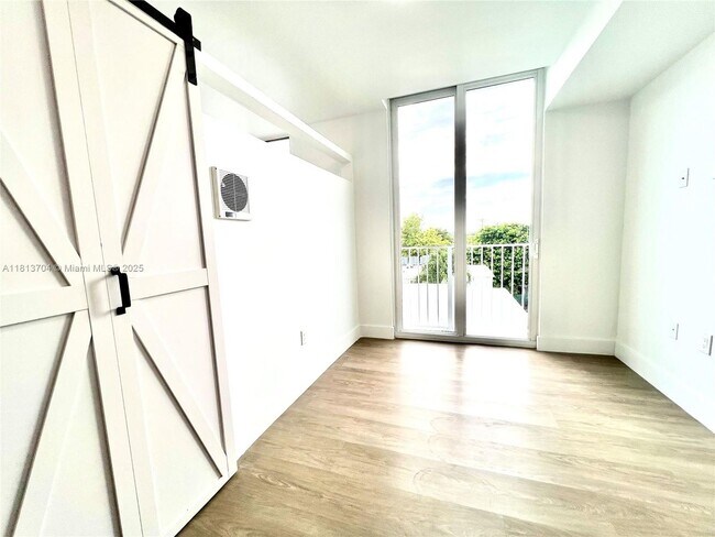 Foto del edificio - 1620 NW 18th St