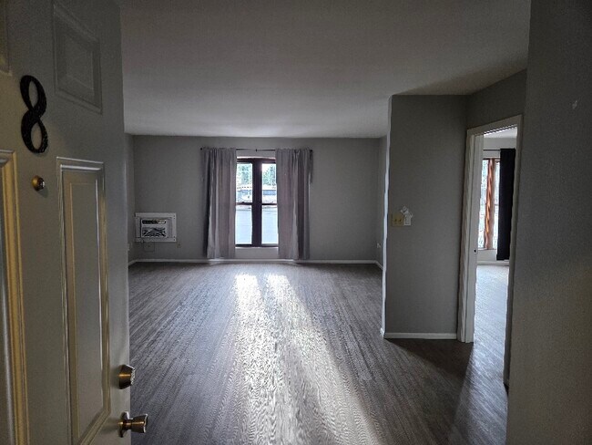 Building Photo - 1312 E Wilson Ave