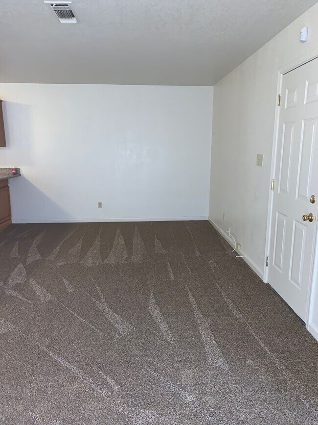 Building Photo - Duplex
