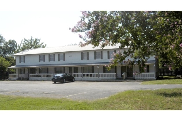 Primary Photo - 205 S Mitchell St