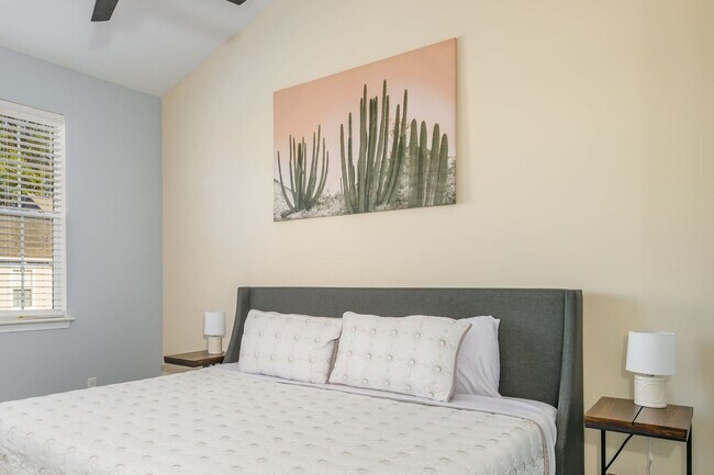 Foto del edificio - 21322 Pine St