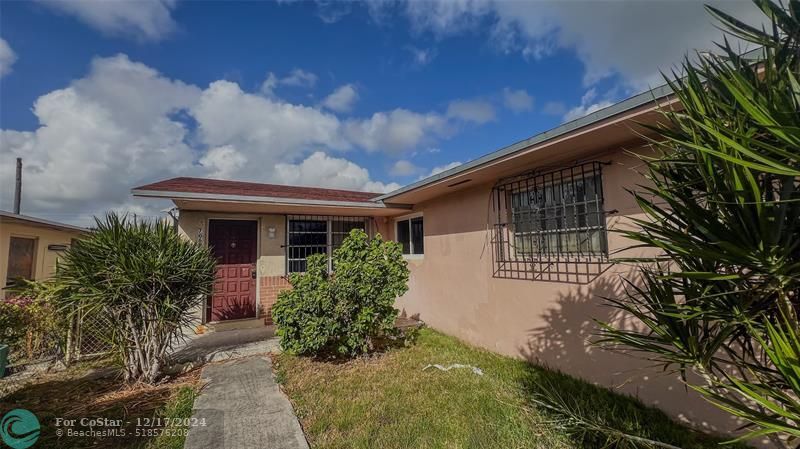 Foto principal - 7067 SW 22nd St