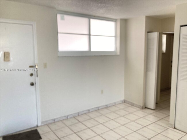 Foto del edificio - 1750 James Ave