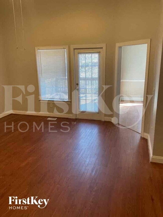 Foto del edificio - 811 Willow Ln