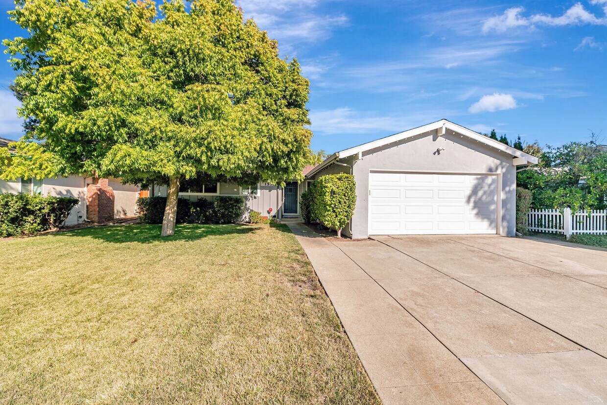 Foto principal - Beautiful 3-Bedroom 2-Bathroom San Jose Home