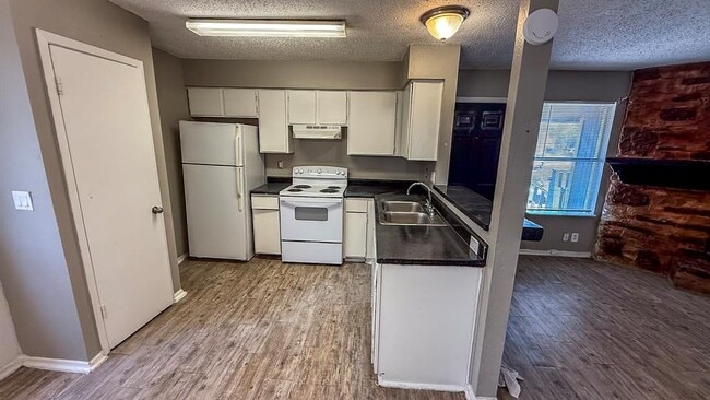 Foto del edificio - 501 Hardin Ct