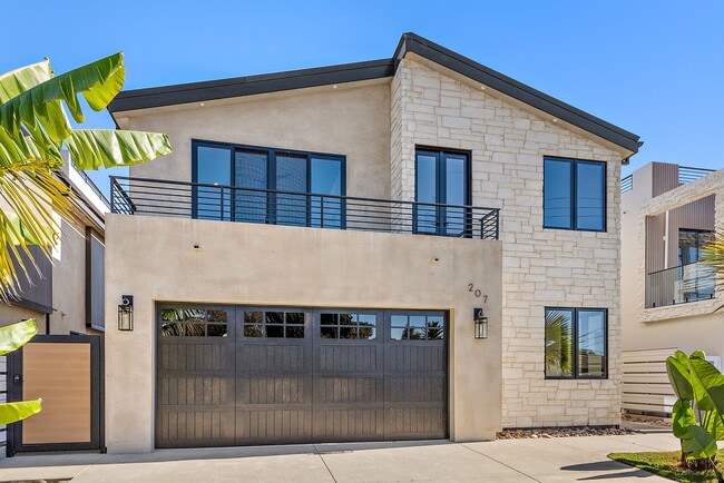 Building Photo - 207 W Avenida San Antonio