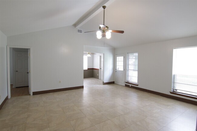 Foto del edificio - 8826 Stroud Dr