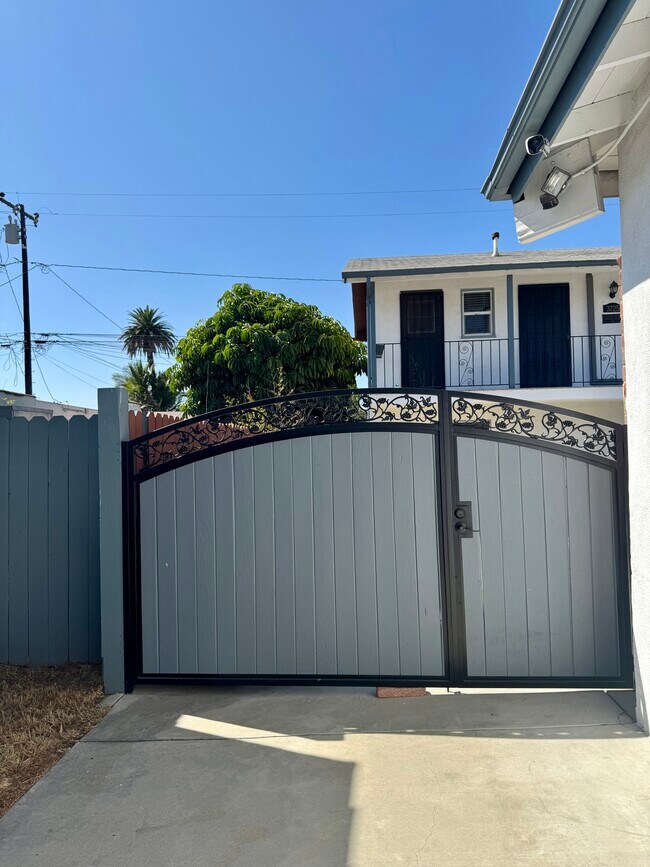 Gated, secure entrance - 3725 Cerritos Ave