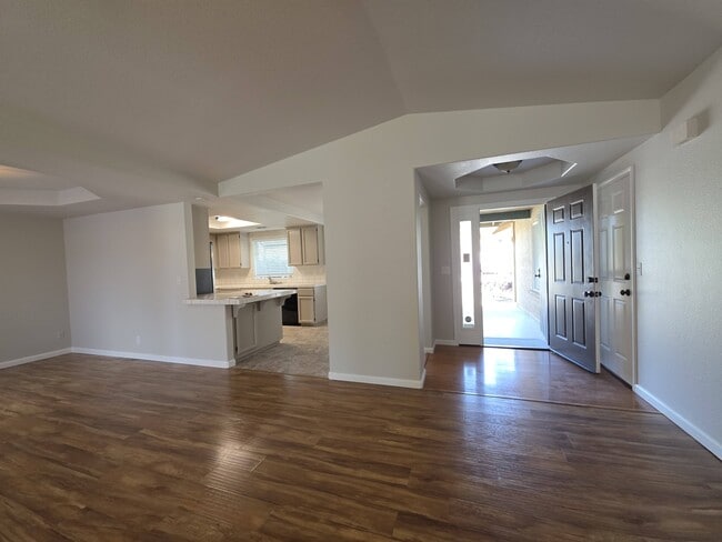 Building Photo - 3179 Sunglow Dr