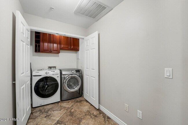 Foto del edificio - 5450 E Deer Valley Dr