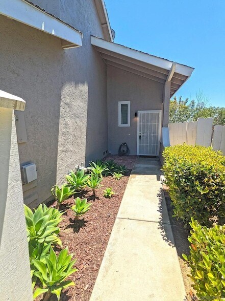 Foto del edificio - 343 Rolling Hills Ln