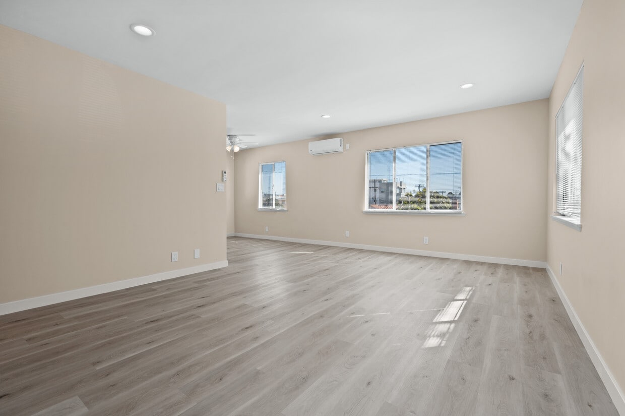 Foto principal - 11825 Iowa Ave