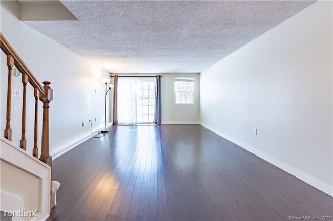 Foto del edificio - 3 br, 1 bath Townhome - 11 Rising Trail Ct