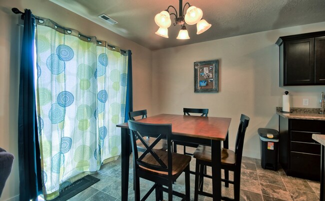 Foto del edificio - 3 bedroom 2.5 bath in Spanish Fork