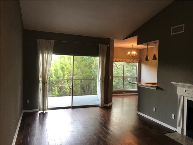 Building Photo - 6000-7 Shepherd Mountain Cove