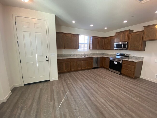 Building Photo - New Home! 3 bedroom 3 Bathroom Home in a G...