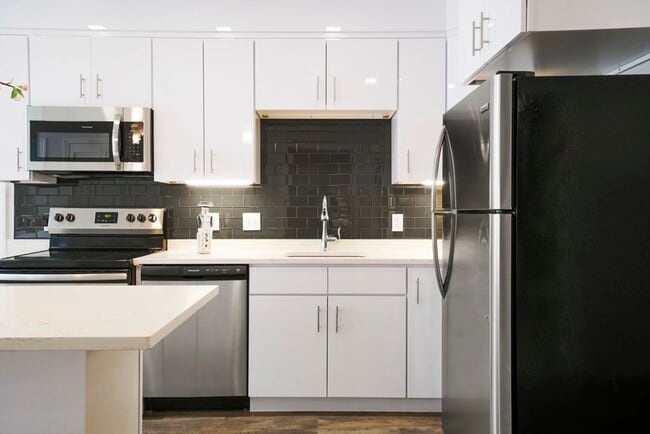 Building Photo - 11 Essex St