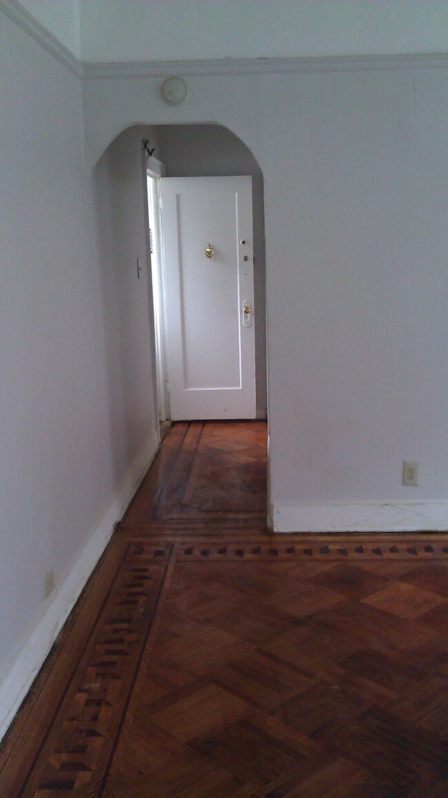 Building Photo - 821 Linden Blvd
