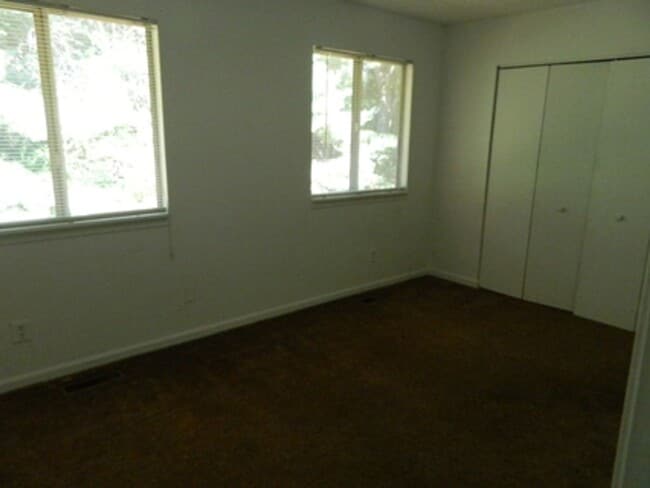 Building Photo - Montview Forest Townhomes-Close to Liberty...