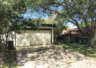 Building Photo - 11719 Country Springs St