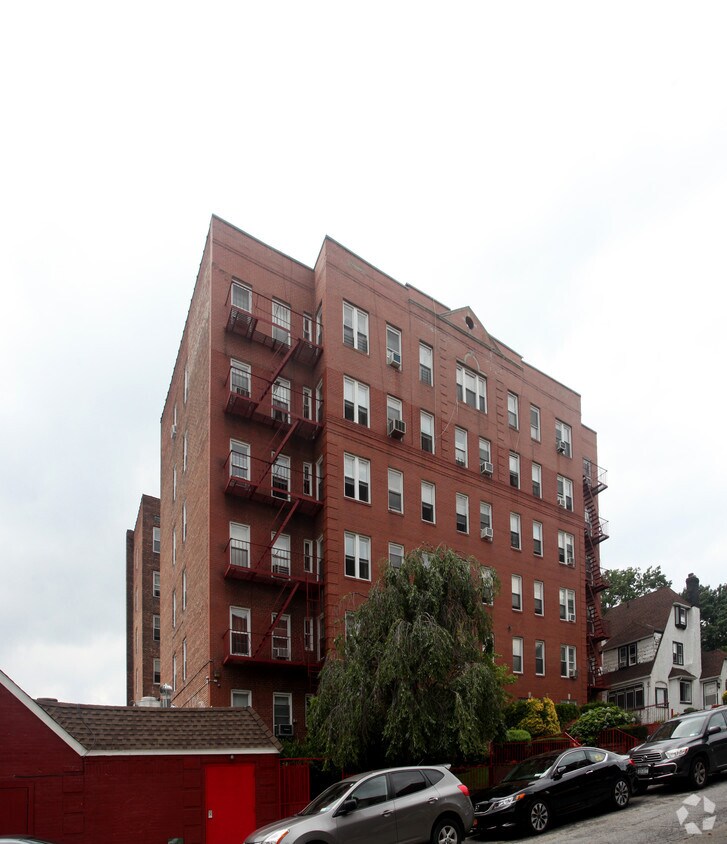 Building Photo - 118-09 83rd Ave